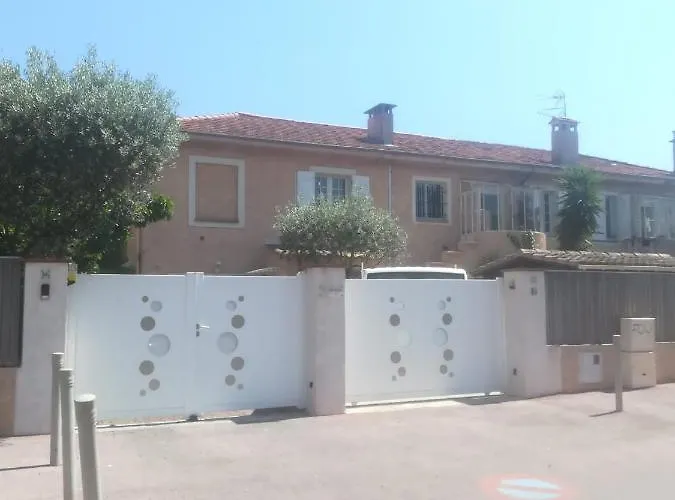 Sur Le Quai De Port Διαμέρισμα