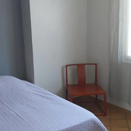 Sur Le Quai De Port * Фрежюс